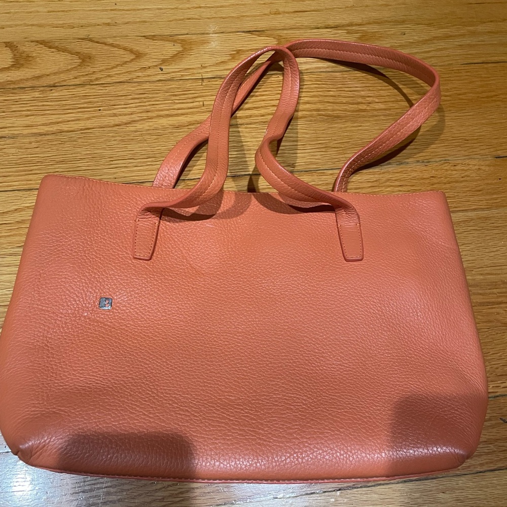 Bally Rory bag 
Condition: Slightly used 
Color : Orange
